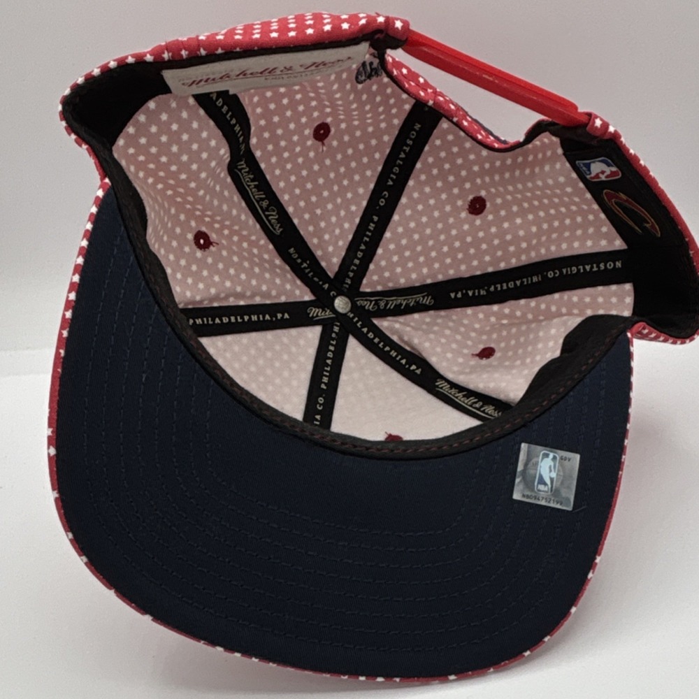 Mitchell & Ness Cleveland Cavaliers NBA Snapback Cap Red White Navy Basketball - Picture 3 of 8